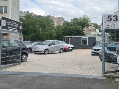 Tor von einem Autohändler in Köln